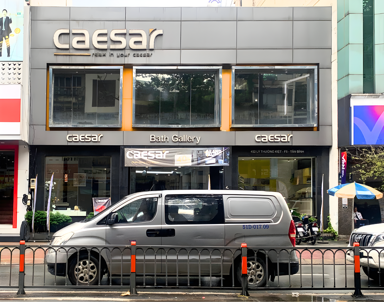 Showroom tủ bếp Caesar