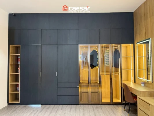 Tủ quần áo cánh kính tại showroom Caesar Bình Dương