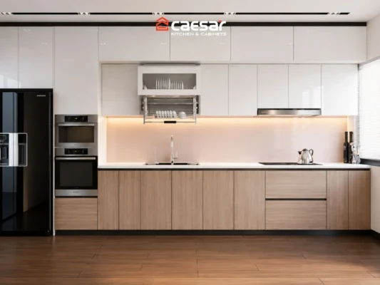 Thiết kế bếp tối giản với đảo bếp đá sang trọng