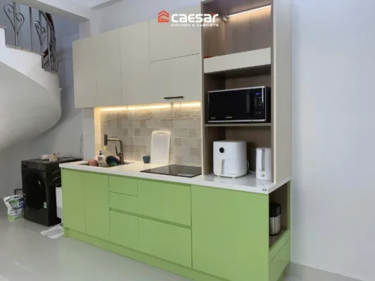 Mẫu tủ bếp mini thiết kế gọn cho căn hộ studio