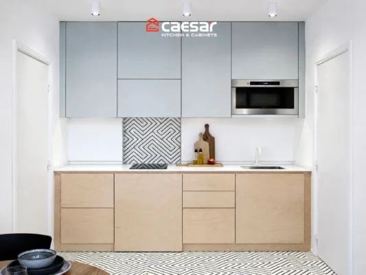 Mẫu tủ bếp dài 2m màu trắng gỗ hiện đại