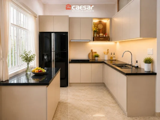 Tủ bếp chữ L màu trắng tích hợp bàn thờ Ông Táo trang nghiêm